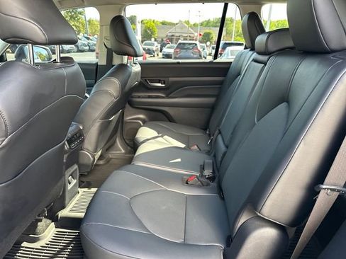 Used 2024 Toyota Grand Highlander XLE image 12