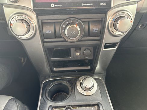 Used 2020 Toyota 4Runner SR5 Premium image 16