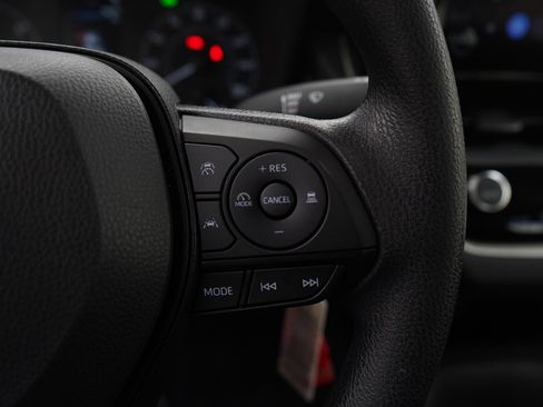 Used 2025 Toyota Corolla LE image 17