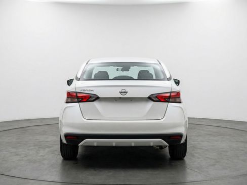 Used 2025 Nissan Versa SV FWD image 7