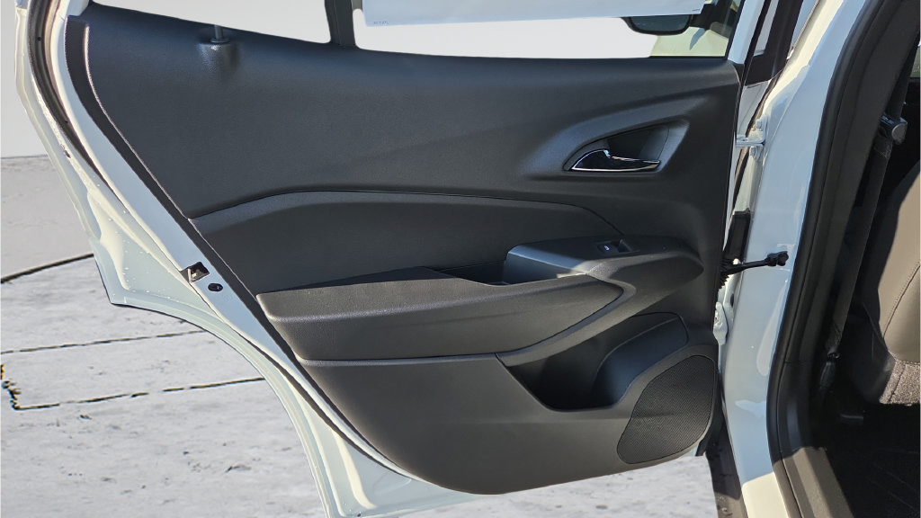 New 2026 Chevrolet Trax RS FWD image 35