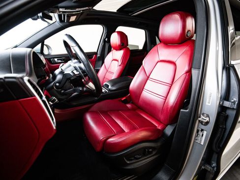 Used 2023 Porsche Cayenne image 5