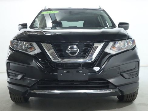 Used 2019 Nissan Rogue SV image 2
