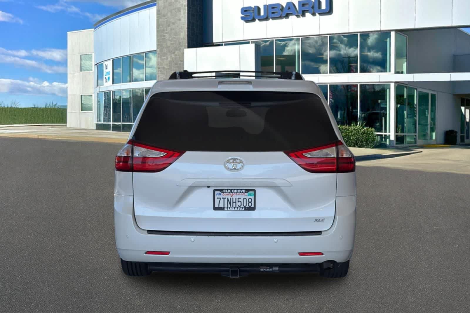 Used 2016 Toyota Sienna XLE w/ XLE Navigation Package FWD image 7