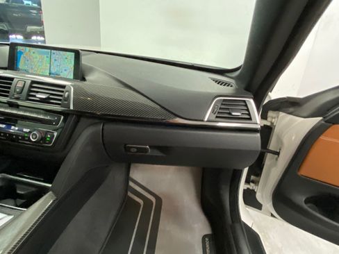 Used 2016 BMW M4 Convertible RWD image 34