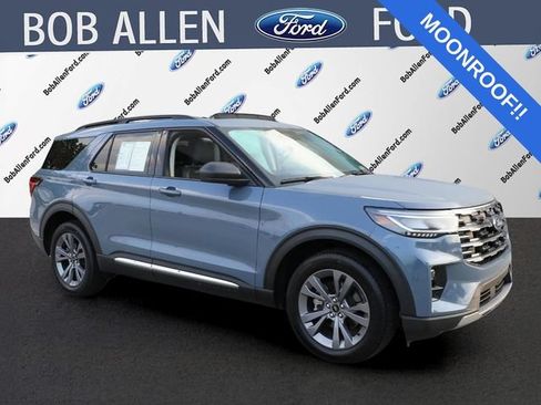 Used 2025 Ford Explorer Active w/ Active Comfort Package AWD/4WD image 2