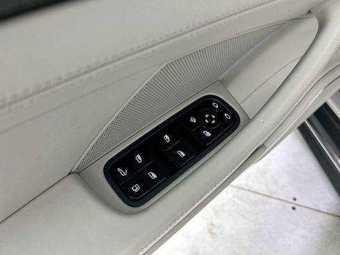 Used 2018 Porsche Panamera 4 Executive image 15