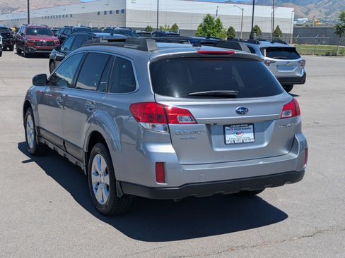 Used 2011 Subaru Outback 2.5i Limited AWD/4WD image 5