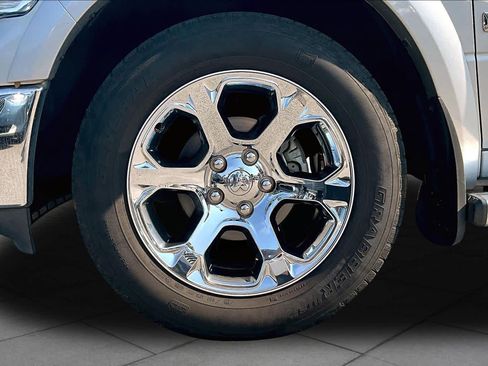 Used 2016 RAM 1500 Laramie w/ Convenience Group RWD image 11