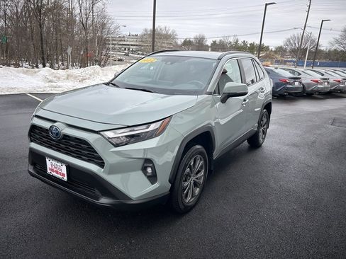 Used 2022 Toyota RAV4 XLE Premium image 2