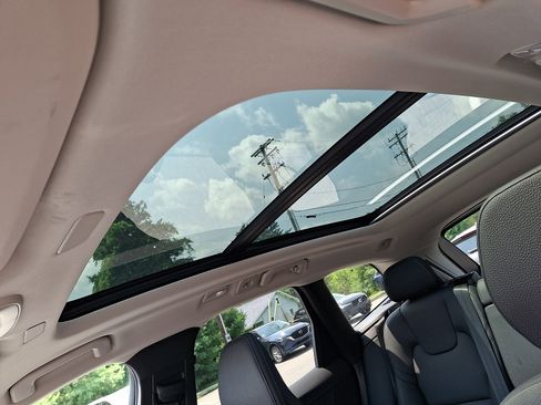 Certified 2023 Volvo XC60 B5 Plus w/ Climate Package AWD/4WD image 15