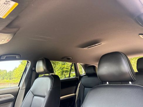 Used 2022 Volkswagen Atlas Cross Sport SE AWD/4WD image 30