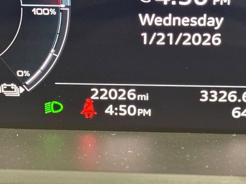 Used 2023 Audi e-tron Premium Plus w/ Premium Plus Package image 24