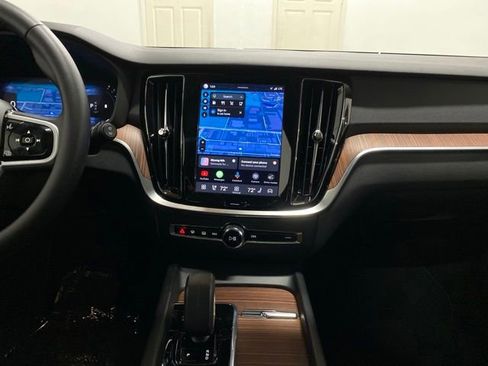 Used 2025 Volvo V60 B5 Cross Country Plus AWD/4WD image 16
