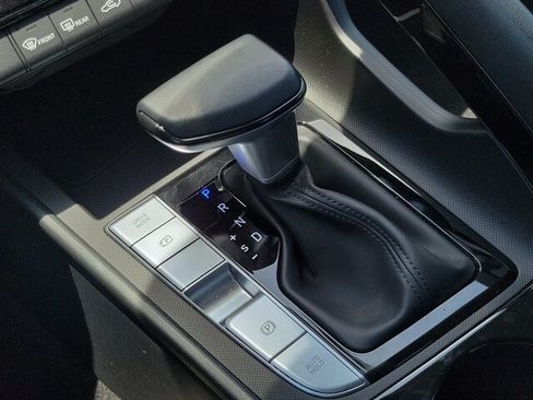 Used 2025 Hyundai Elantra SEL FWD image 29