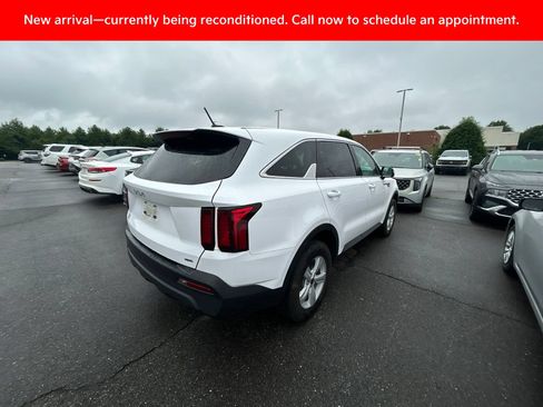 Used 2023 Kia Sorento LX AWD/4WD image 8