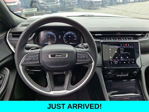 Used 2024 Jeep Grand Cherokee Laredo X w/ Trailer Tow Package AWD/4WD image 13