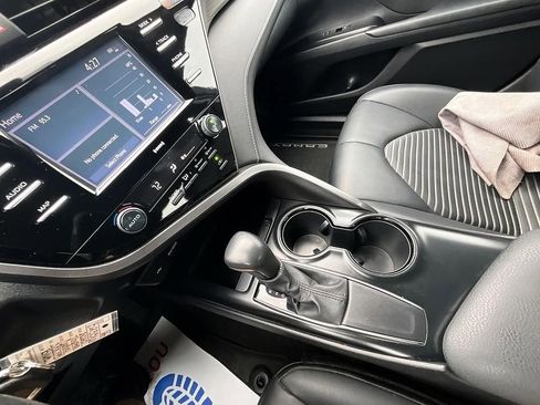 Used 2020 Toyota Camry SE FWD image 19
