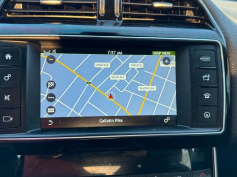 Used 2017 Jaguar XE Prestige image 27