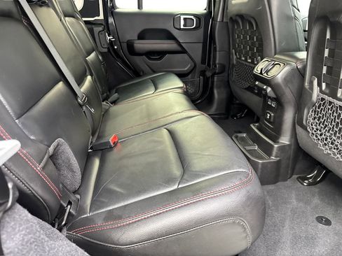 Used 2018 Jeep Wrangler Unlimited Rubicon AWD/4WD image 38