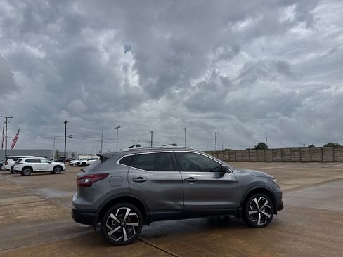 Used 2022 Nissan Rogue Sport SL FWD image 22