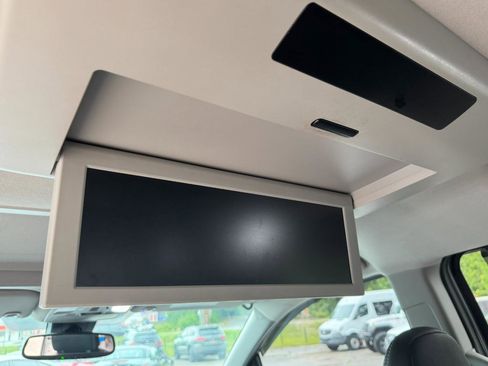 Used 2018 Toyota Sienna SE Premium w/ Carpet Mat Package FWD image 28