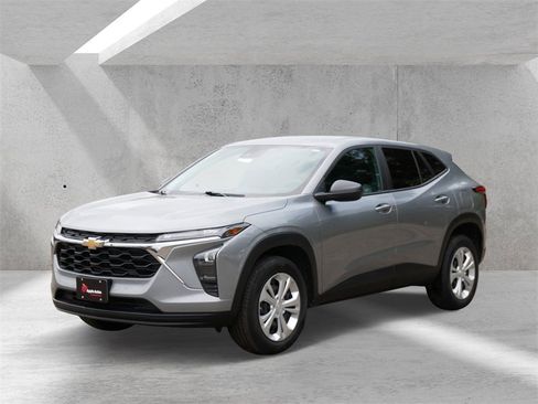 Used 2024 Chevrolet Trax LS image 6