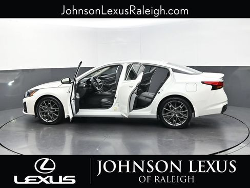 Used 2023 Nissan Altima 2.0 SR FWD image 36