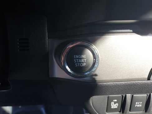 Used 2022 Toyota Tacoma Limited image 29