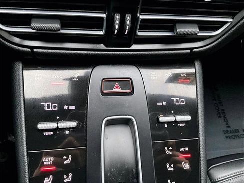 Used 2023 Porsche Macan image 24