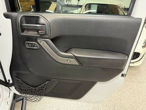 Used 2018 Jeep Wrangler Unlimited Sport S AWD/4WD image 29