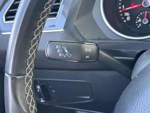 Used 2021 Volkswagen Tiguan SE AWD/4WD image 23