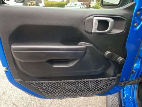 Used 2021 Jeep Gladiator Sport image 13