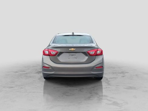 Used 2018 Chevrolet Cruze LT w/ Convenience Package FWD image 7