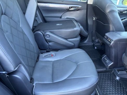 Used 2021 Toyota Highlander Platinum AWD/4WD image 29