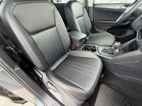 Used 2022 Volkswagen Tiguan SE FWD image 23