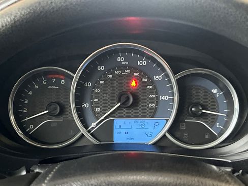 Used 2015 Toyota Corolla LE image 25