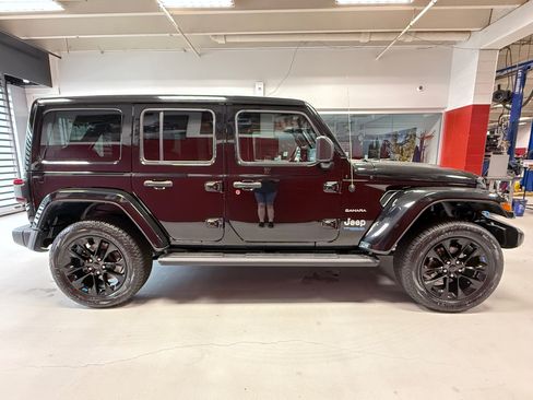 Used 2022 Jeep Wrangler Unlimited Sahara w/ Cold Weather Group AWD/4WD image 12