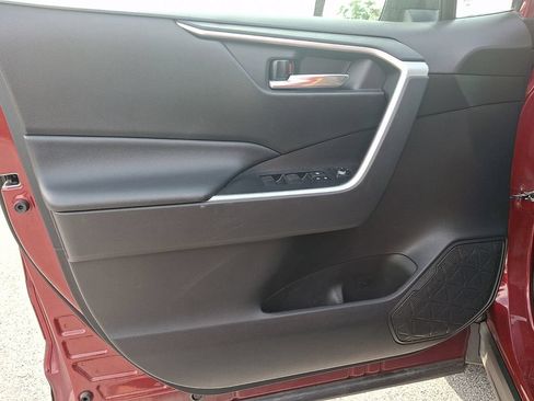 Used 2021 Toyota RAV4 XLE AWD/4WD image 12