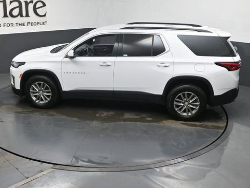 Used 2023 Chevrolet Traverse LT w/ Rear Camera Mirror Package image 44