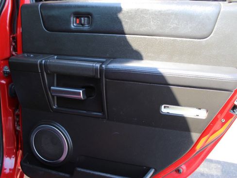 Used 2005 HUMMER H2 SUT w/ Preferred Equipment Group image 13