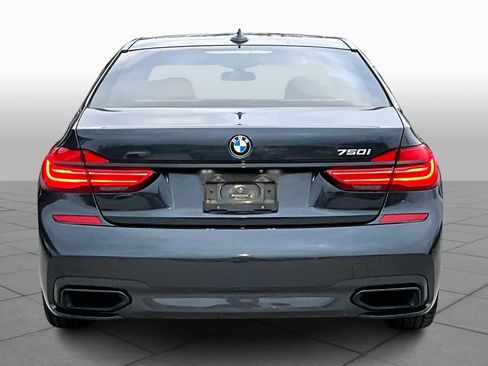 Used 2017 BMW 750i image 5