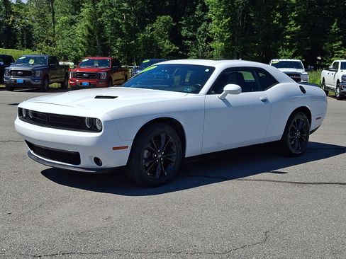 Used 2022 Dodge Challenger SXT w/ Driver Convenience Group AWD/4WD image 3