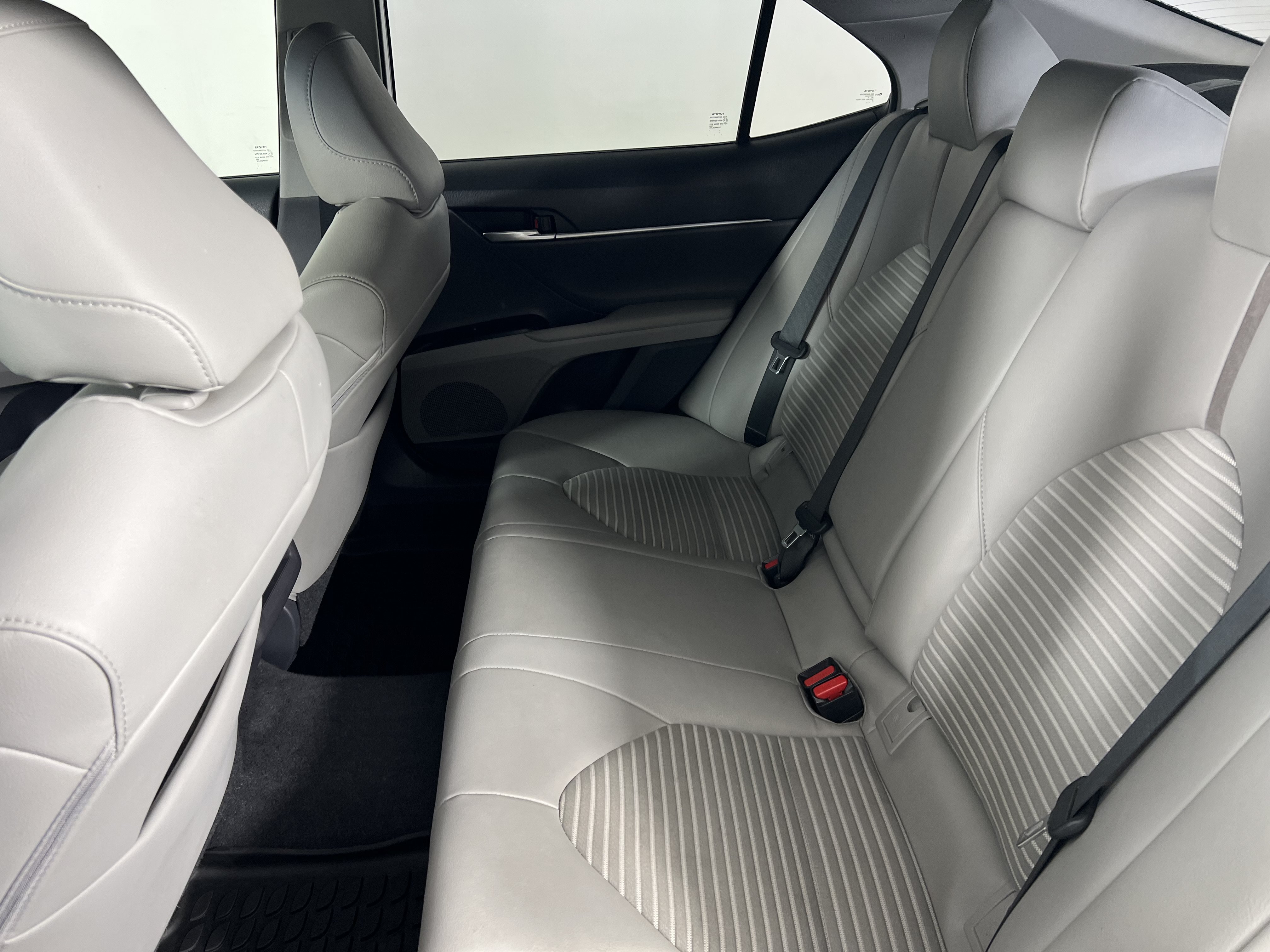Used 2019 Toyota Camry SE FWD image 19