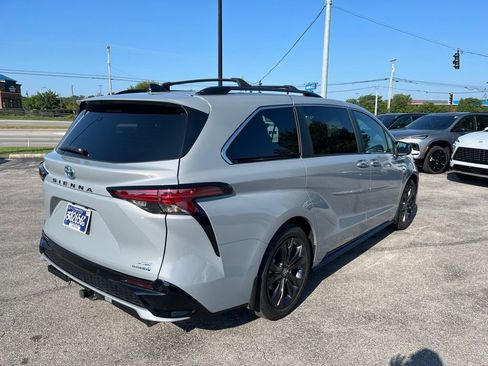 Used 2024 Toyota Sienna XSE w/ XSE Plus Package FWD image 3