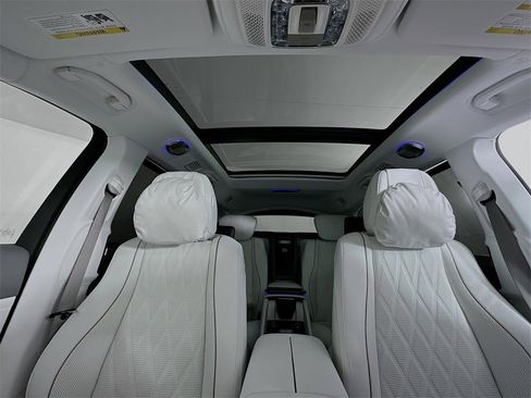 New 2026 Mercedes-Benz Maybach GLS 600 4MATIC image 23