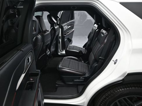 Certified 2025 Ford Explorer ST-Line w/ Premium Package RWD image 19