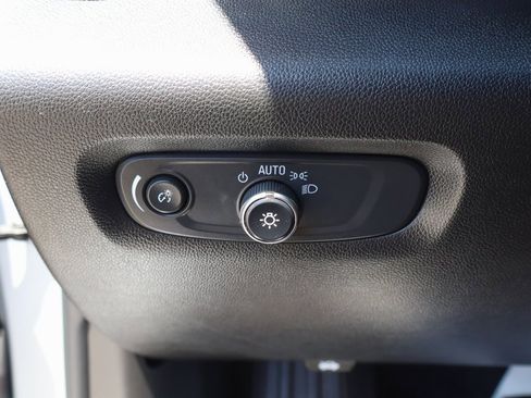 Used 2022 Chevrolet Traverse LT image 20