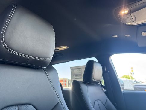 New 2027 Chrysler Pacifica Select FWD image 15