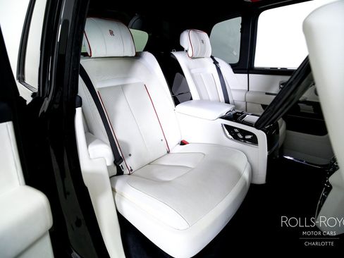 Used 2021 Rolls-Royce Cullinan Black Badge AWD/4WD image 31